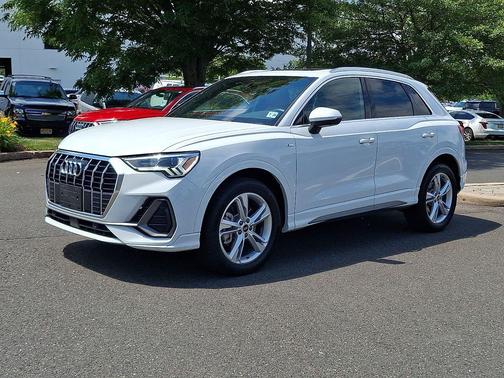 Glacier White Metallic 2023 Audi Q3 45 S line Premium Plus