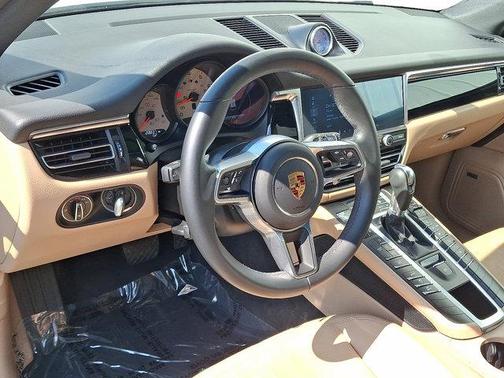 2021 Porsche Macan Base