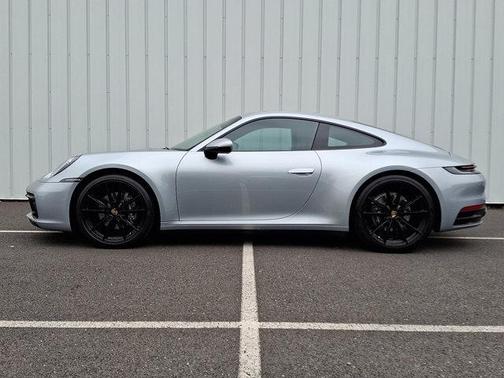 2020 Porsche 911 Carrera