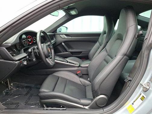2020 Porsche 911 Carrera