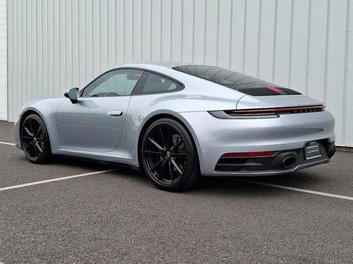 2020 Porsche 911 Carrera