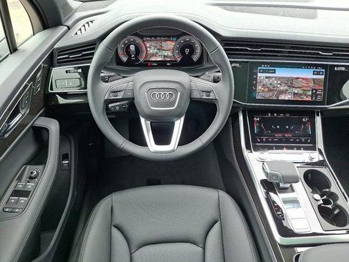 2025 Audi Q7 55 Premium Plus