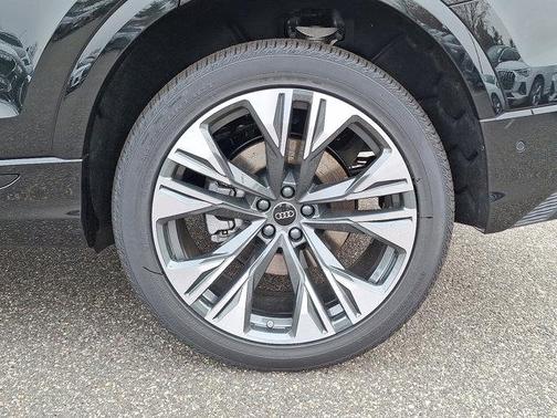 2025 Audi Q8 55 Premium Plus