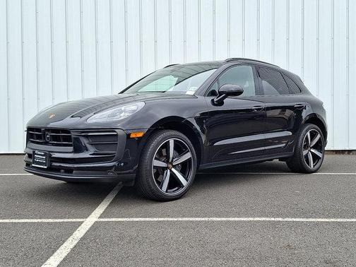 2025 Porsche Macan Base