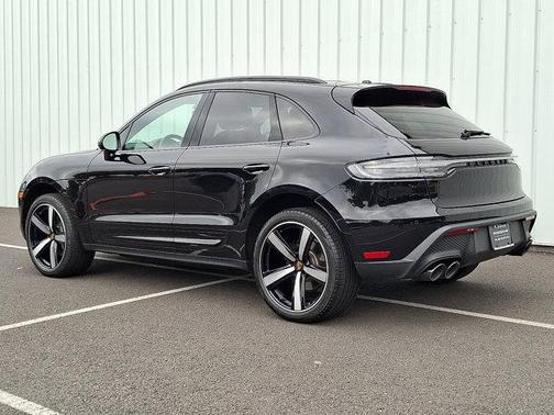 2025 Porsche Macan Base
