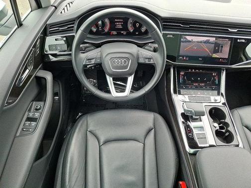 2024 Audi Q7 55 Premium Plus