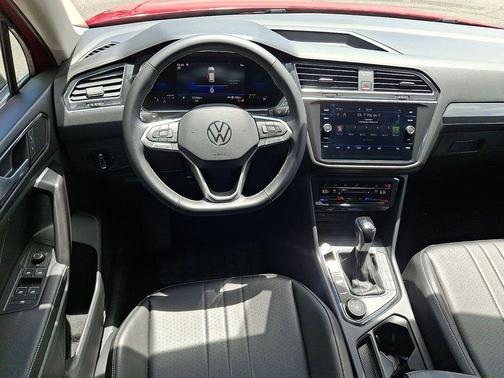 Kings Red Metallic 2022 Volkswagen Tiguan 2.0T SE 4MOTION