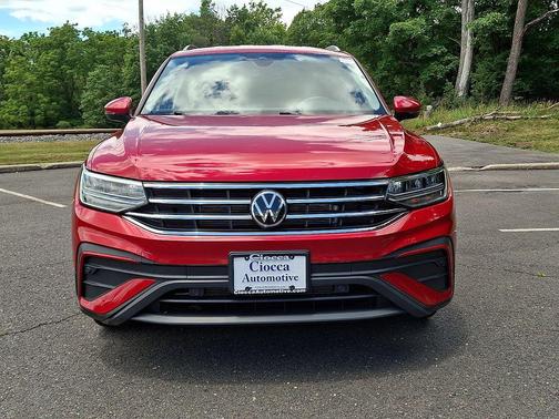Kings Red Metallic 2022 Volkswagen Tiguan 2.0T SE 4MOTION