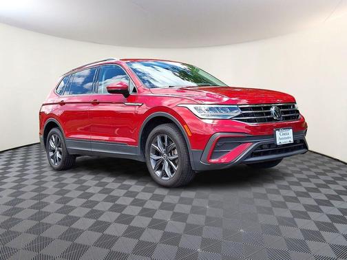 Kings Red Metallic 2022 Volkswagen Tiguan 2.0T SE 4MOTION