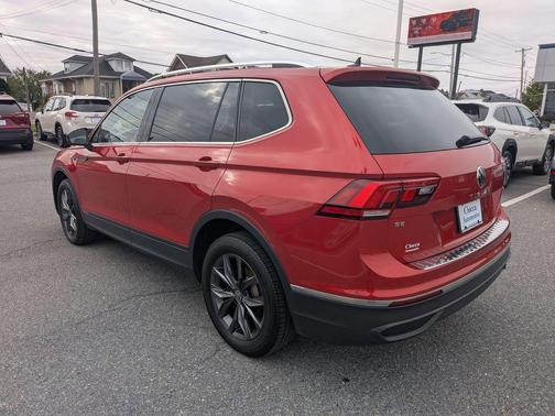 Kings Red Metallic 2022 Volkswagen Tiguan 2.0T SE 4MOTION