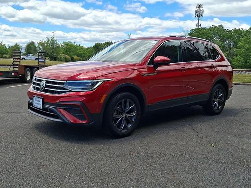 Kings Red Metallic 2022 Volkswagen Tiguan 2.0T SE 4MOTION