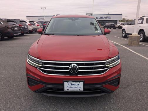 Kings Red Metallic 2022 Volkswagen Tiguan 2.0T SE 4MOTION