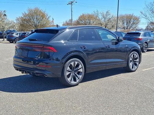 2025 Audi Q8 55 Premium
