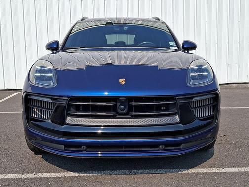 Gentian Blue Metallic 2025 Porsche Macan Macan GTS