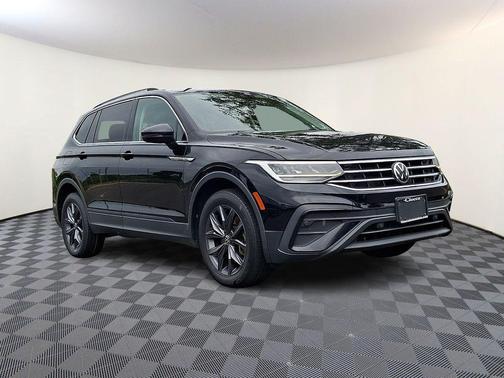 Deep Black 2022 Volkswagen Tiguan 2.0T SE 4MOTION