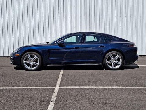Night Blue 2022 Porsche Panamera 4