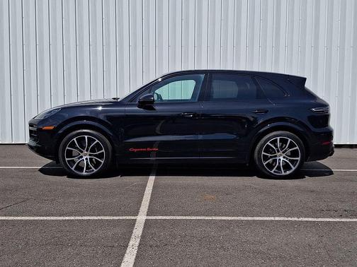 Jet Black 2022 Porsche Cayenne Turbo