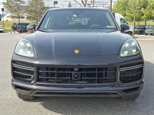 Jet Black 2022 Porsche Cayenne Turbo