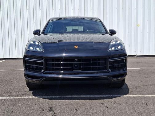 Jet Black 2022 Porsche Cayenne Turbo