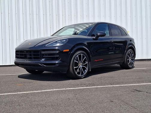 Jet Black 2022 Porsche Cayenne Turbo