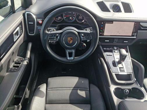 Jet Black 2022 Porsche Cayenne Turbo