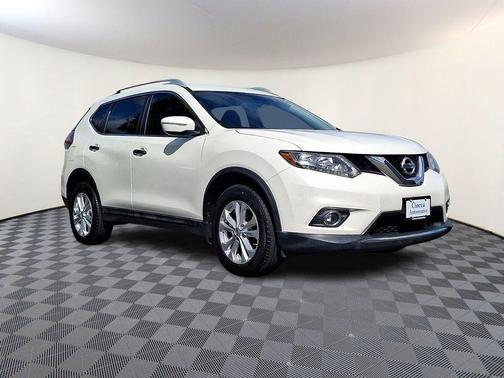Pearl White 2015 Nissan Rogue SV