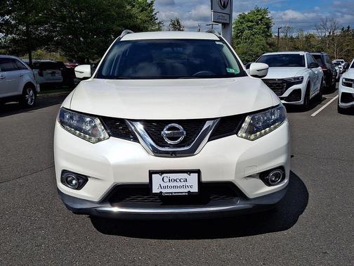 Pearl White 2015 Nissan Rogue SV