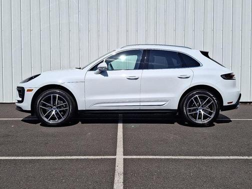 2025 Porsche Macan Base