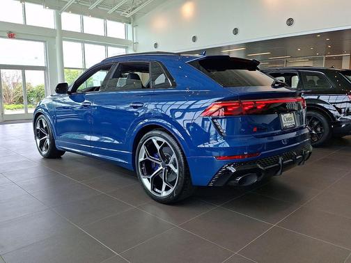 ascari blue metallic 2026 Audi RS Q8 4.0T