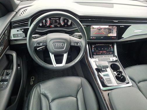 Glacier White Metallic 2023 Audi Q8 55 Premium
