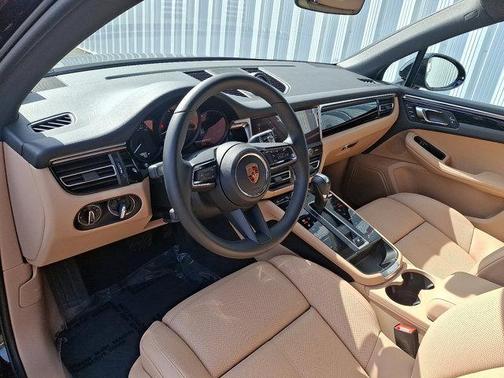 2024 Porsche Macan Base