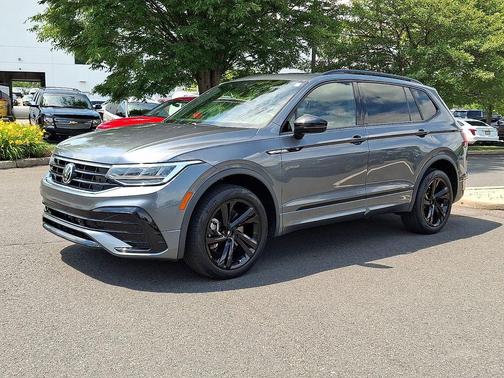 Platinum Gray Metallic 2023 Volkswagen Tiguan 2.0T SE R-Line Black 4MOTION