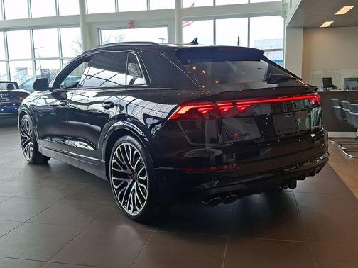 Mythos Black Metallic 2026 Audi SQ8 4.0T Prestige