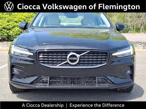 2022 Volvo S60 T5 Momentum