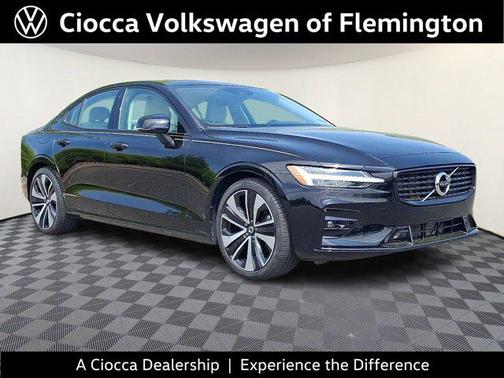 2022 Volvo S60 T5 Momentum