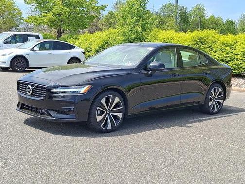 2022 Volvo S60 T5 Momentum