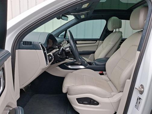 Carrara White 2023 Porsche Cayenne Turbo