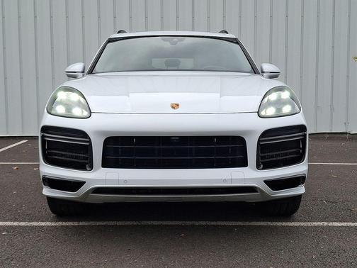 Carrara White 2023 Porsche Cayenne Turbo