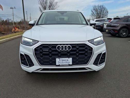 Glacier White Metallic 2022 Audi Q5 45 S line Premium Plus