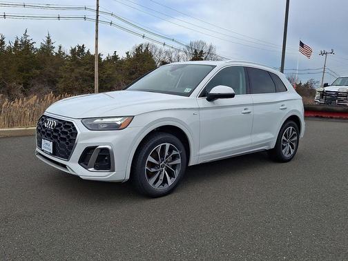 Glacier White Metallic 2022 Audi Q5 45 S line Premium Plus