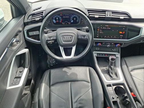 2024 Audi Q3 Premium 45 TFSI S line quattro Tiptronic