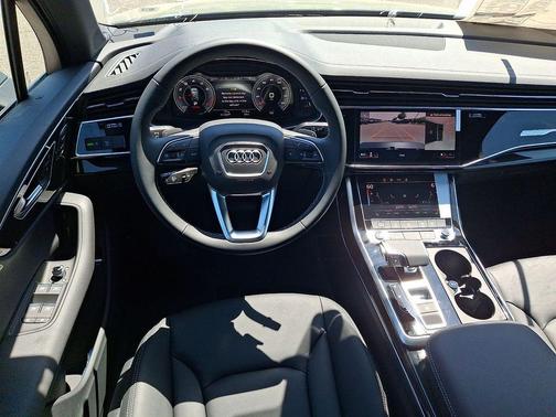 Waitomo Blue Metallic 2026 Audi Q7 45 Premium