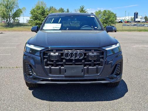 Waitomo Blue Metallic 2026 Audi Q7 45 Premium