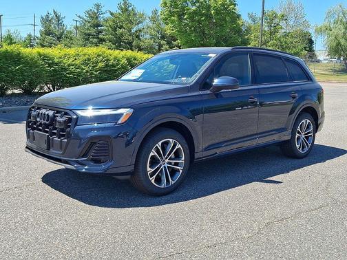 Waitomo Blue Metallic 2026 Audi Q7 45 Premium