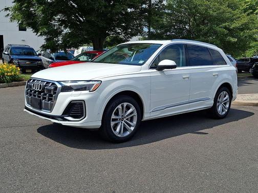 Carrara White 2025 Audi Q7 45 Premium Plus
