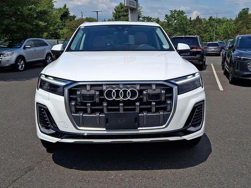 Carrara White 2025 Audi Q7 45 Premium Plus