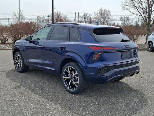 Navarra Blue Metallic 2026 Audi Q3 TFSI quattro S tronic