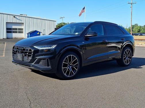 Mythos Black Metallic 2023 Audi Q8 55 Premium Plus