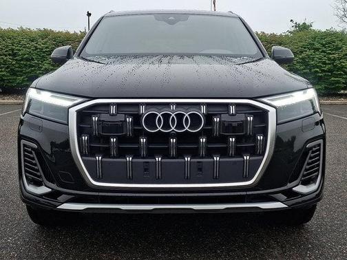 MYTHOS BLACK 2025 Audi Q7 55 Premium Plus