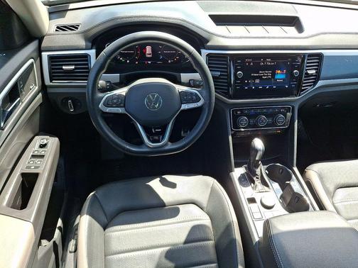 Deep Black 2023 Volkswagen Atlas 3.6L SEL Premium